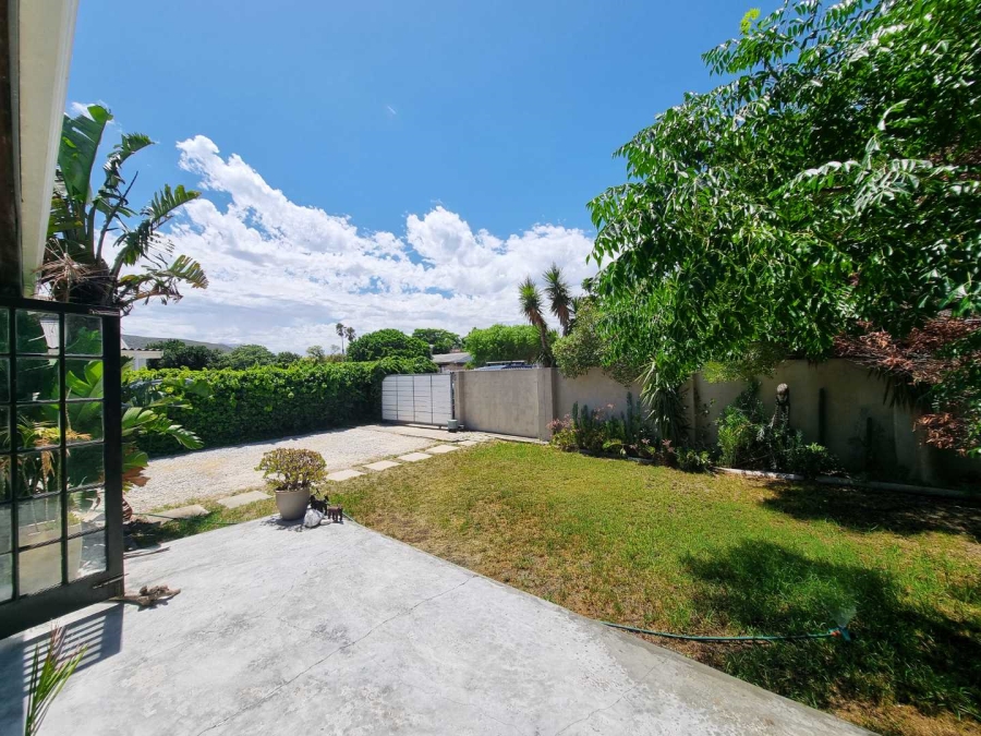 4 Bedroom Property for Sale in Sandbaai Western Cape